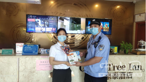 阜沙鎮(zhèn)禁毒信息〔2020〕第155期--阜沙禁毒宣傳活動走進(jìn)重點(diǎn)行業(yè)場所(2020.10.27 ）5