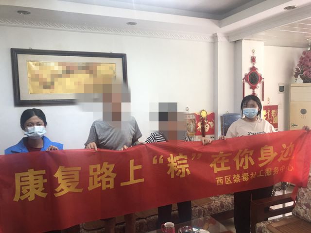 為黃某家庭送去端午祝福2.jpg