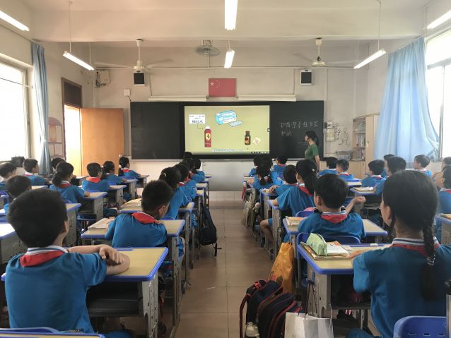 沙朗小學(xué)  組織全?！弊o(hù)苗?禁毒?綠書簽行動”主題班會  照片1.JPG