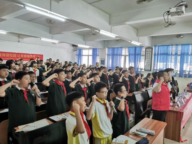 禁毒宣傳進(jìn)校園，讓青春綠色無毒 (2).jpg