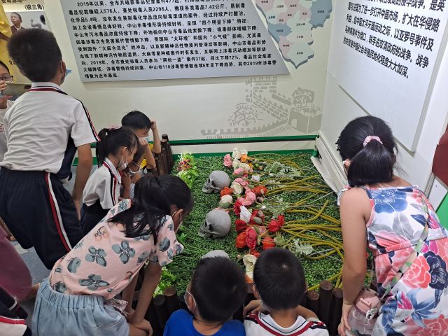 三鄉(xiāng)鎮(zhèn)開展“拒絕毒品，你我同行“禁毒教育基地參觀活動照片2.jpg